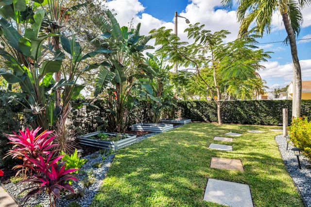 859 Sunset Road, West Palm Beach, FL 33401