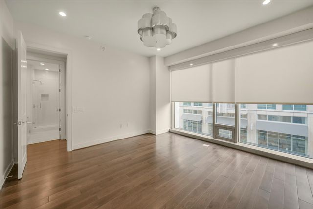 2047 Westcreek Lane 302, Houston, TX 77027