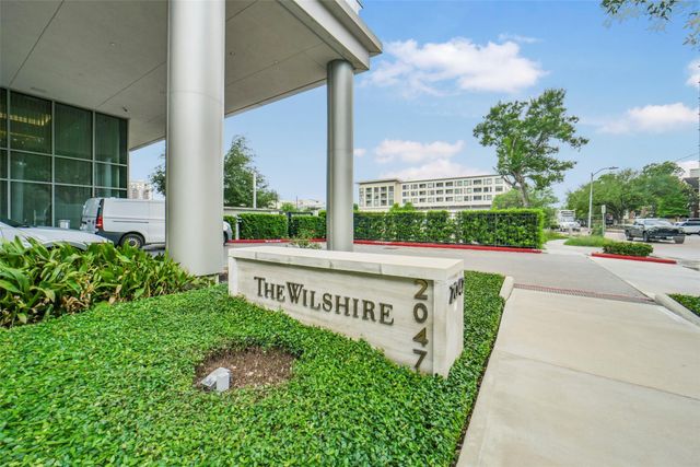 2047 Westcreek Lane 302, Houston, TX 77027