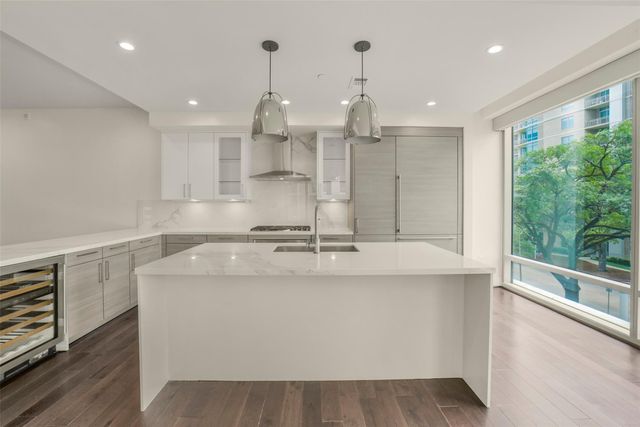 2047 Westcreek Lane 302, Houston, TX 77027