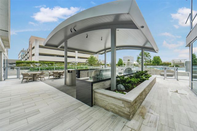 2047 Westcreek Lane 302, Houston, TX 77027
