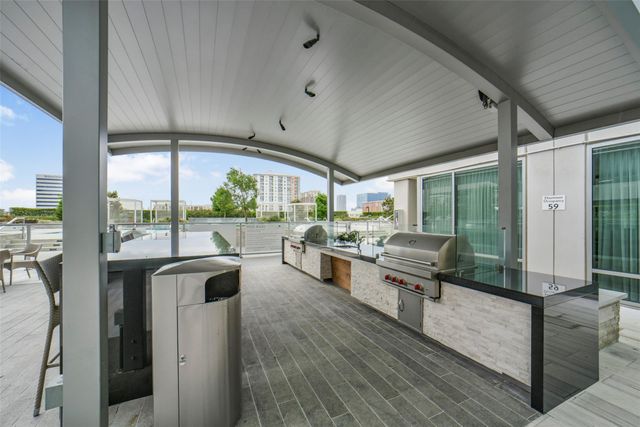 2047 Westcreek Lane 302, Houston, TX 77027
