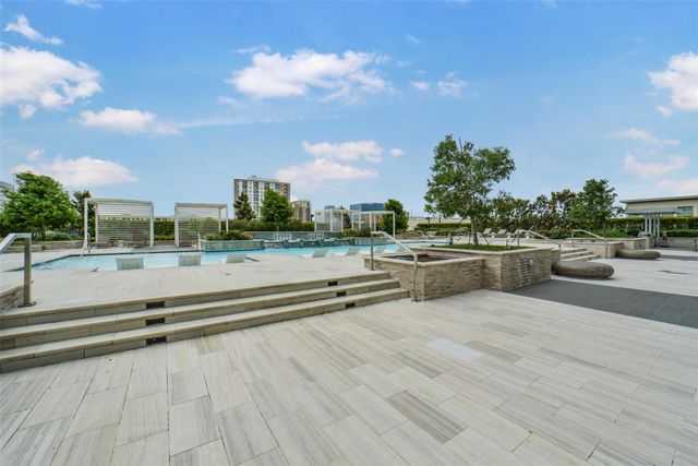 2047 Westcreek Lane 302, Houston, TX 77027