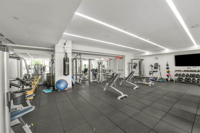 2047 Westcreek Lane 302, Houston, TX 77027