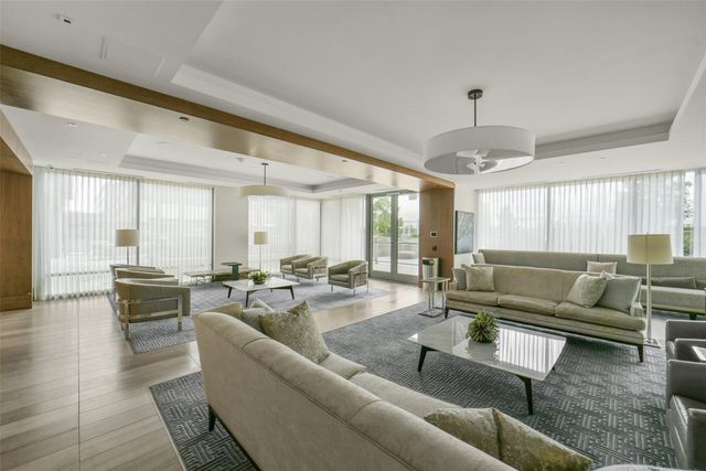 2047 Westcreek Lane 302, Houston, TX 77027
