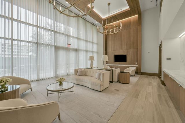 2047 Westcreek Lane 302, Houston, TX 77027