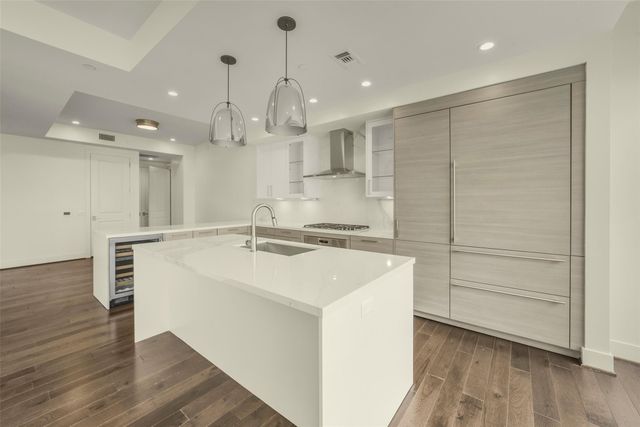 2047 Westcreek Lane 302, Houston, TX 77027