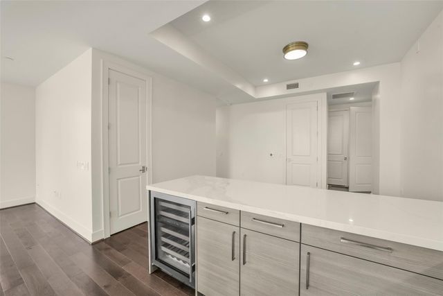 2047 Westcreek Lane 302, Houston, TX 77027