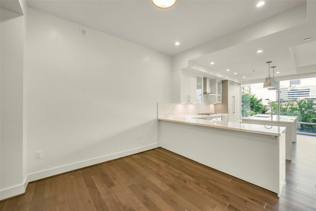 2047 Westcreek Lane 302, Houston, TX 77027