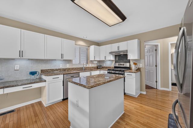 24381 Elmhurst Avenue, Farmington Hills, MI 48336
