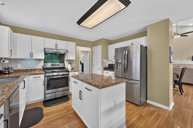 24381 Elmhurst Avenue, Farmington Hills, MI 48336