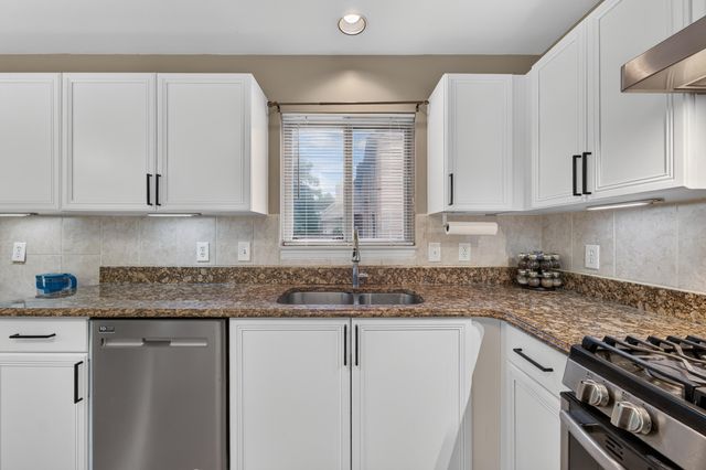 24381 Elmhurst Avenue, Farmington Hills, MI 48336