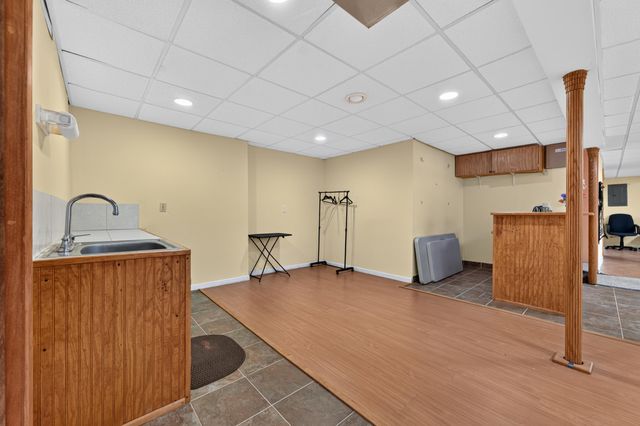 24381 Elmhurst Avenue, Farmington Hills, MI 48336