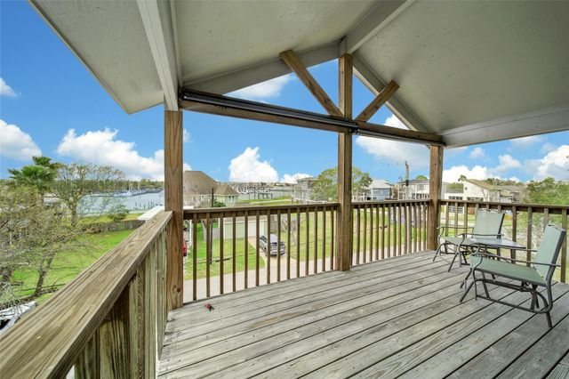 415 Narcissus Road, Clear Lake Shores, TX 77565