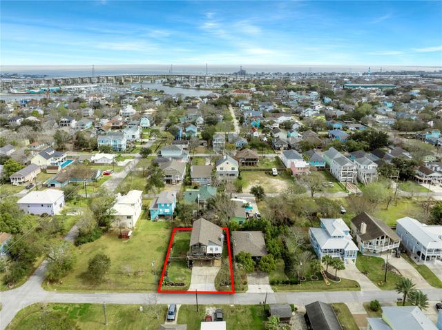 415 Narcissus Road, Clear Lake Shores, TX 77565