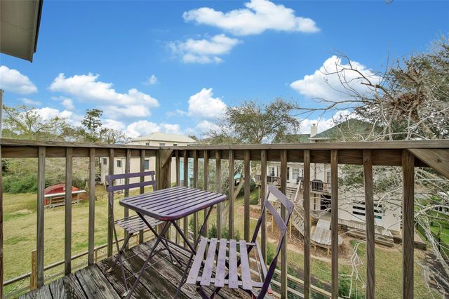 415 Narcissus Road, Clear Lake Shores, TX 77565