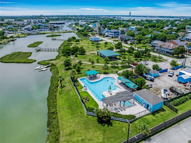 415 Narcissus Road, Clear Lake Shores, TX 77565