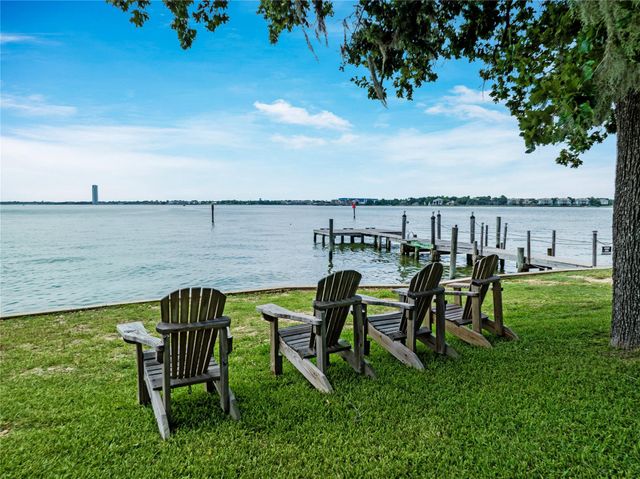 415 Narcissus Road, Clear Lake Shores, TX 77565