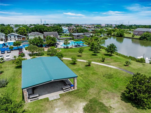 415 Narcissus Road, Clear Lake Shores, TX 77565