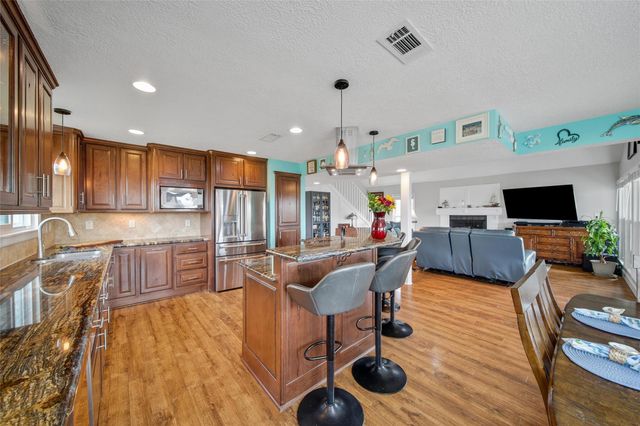 415 Narcissus Road, Clear Lake Shores, TX 77565