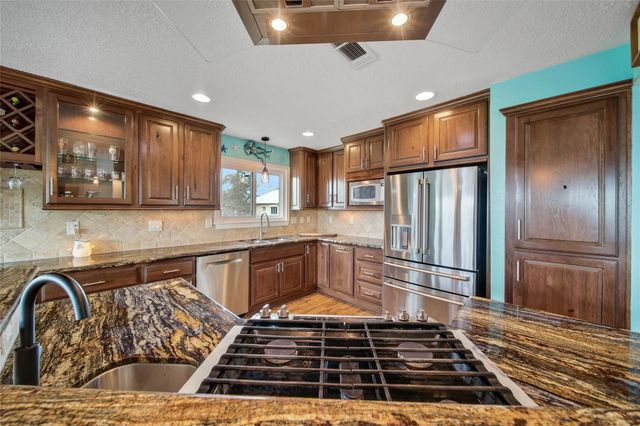 415 Narcissus Road, Clear Lake Shores, TX 77565