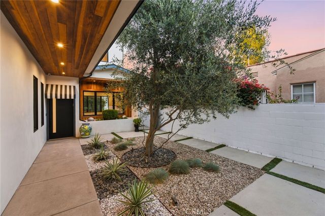 13135 Chandler Boulevard, Sherman Oaks, CA 91401