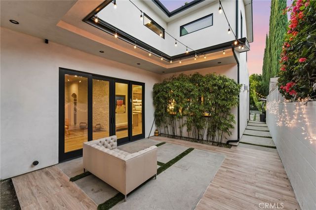 13135 Chandler Boulevard, Sherman Oaks, CA 91401