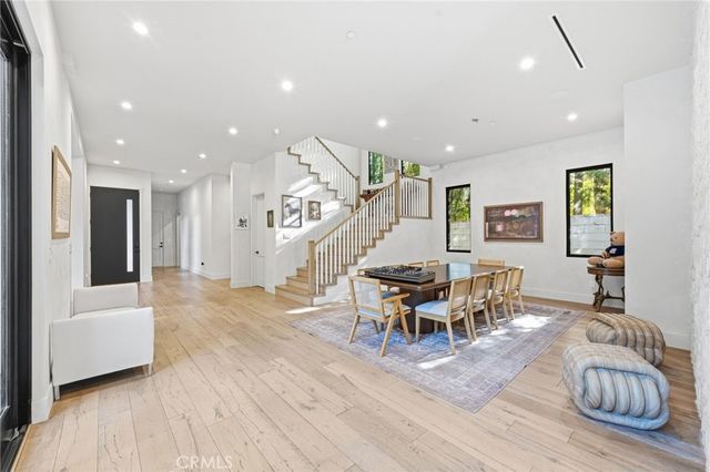 13135 Chandler Boulevard, Sherman Oaks, CA 91401