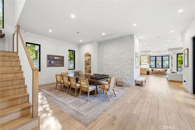 13135 Chandler Boulevard, Sherman Oaks, CA 91401