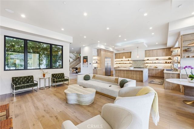 13135 Chandler Boulevard, Sherman Oaks, CA 91401