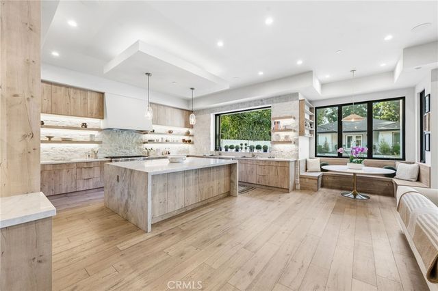 13135 Chandler Boulevard, Sherman Oaks, CA 91401
