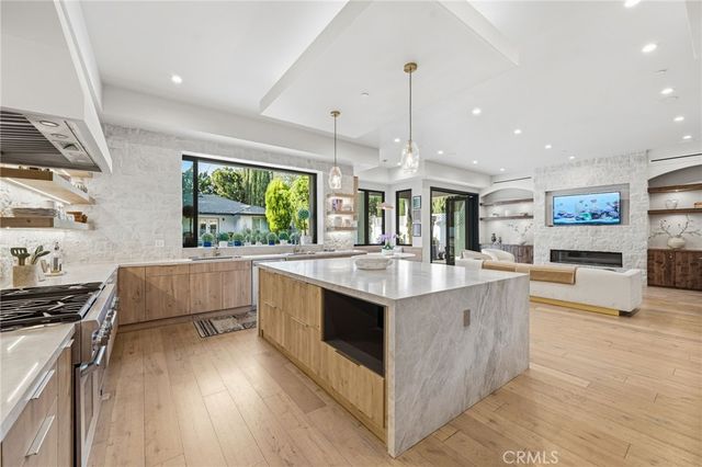 13135 Chandler Boulevard, Sherman Oaks, CA 91401