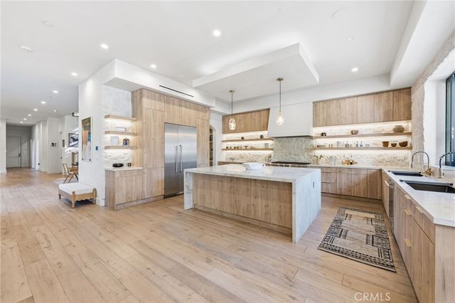 13135 Chandler Boulevard, Sherman Oaks, CA 91401
