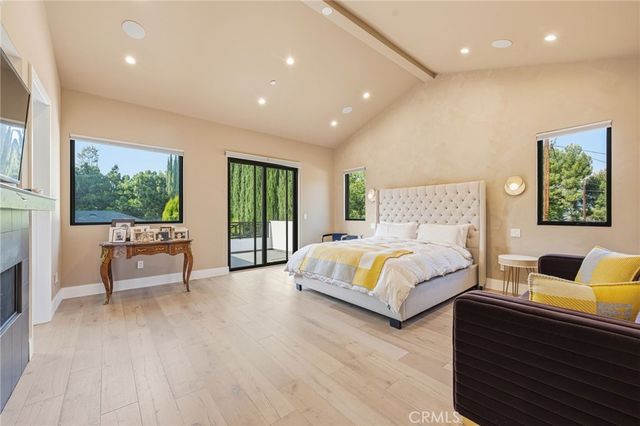 13135 Chandler Boulevard, Sherman Oaks, CA 91401