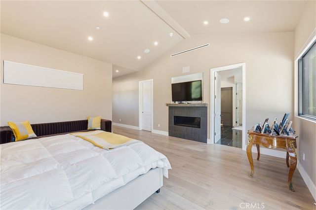 13135 Chandler Boulevard, Sherman Oaks, CA 91401