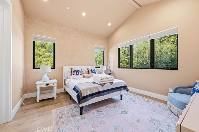 13135 Chandler Boulevard, Sherman Oaks, CA 91401