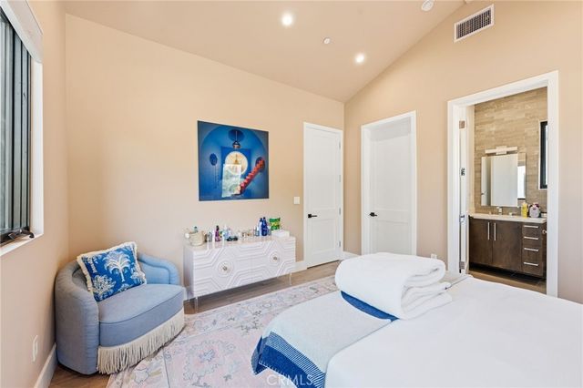 13135 Chandler Boulevard, Sherman Oaks, CA 91401