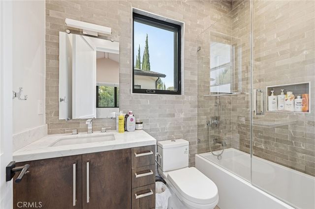 13135 Chandler Boulevard, Sherman Oaks, CA 91401