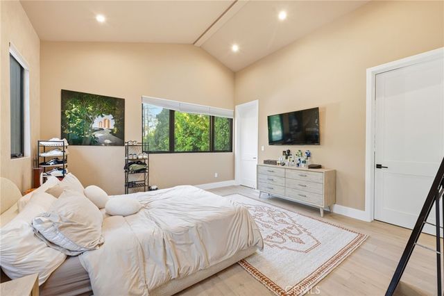 13135 Chandler Boulevard, Sherman Oaks, CA 91401