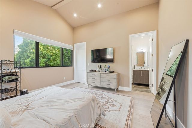 13135 Chandler Boulevard, Sherman Oaks, CA 91401