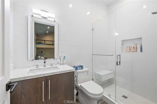 13135 Chandler Boulevard, Sherman Oaks, CA 91401