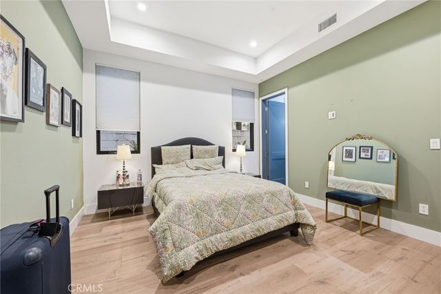 13135 Chandler Boulevard, Sherman Oaks, CA 91401
