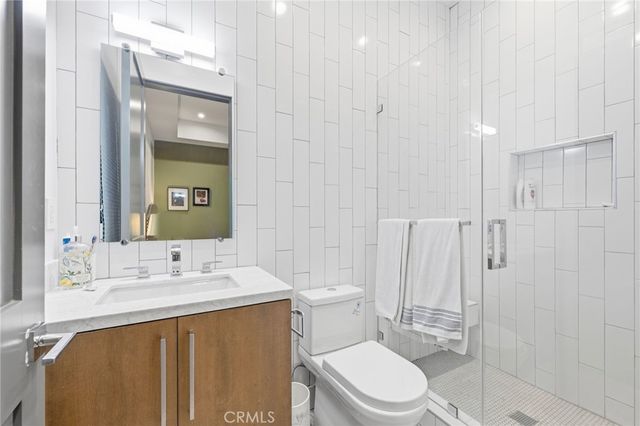 13135 Chandler Boulevard, Sherman Oaks, CA 91401