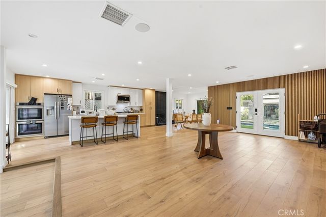 13135 Chandler Boulevard, Sherman Oaks, CA 91401