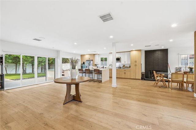 13135 Chandler Boulevard, Sherman Oaks, CA 91401