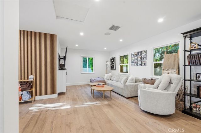 13135 Chandler Boulevard, Sherman Oaks, CA 91401