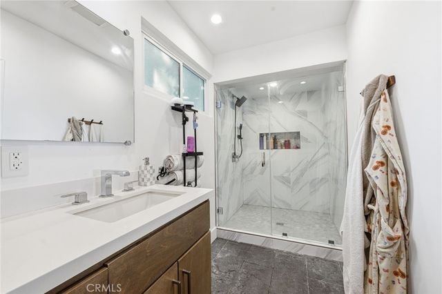 13135 Chandler Boulevard, Sherman Oaks, CA 91401