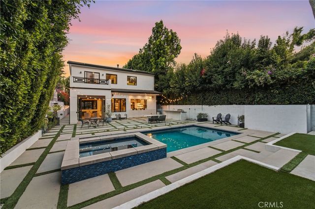 13135 Chandler Boulevard, Sherman Oaks, CA 91401