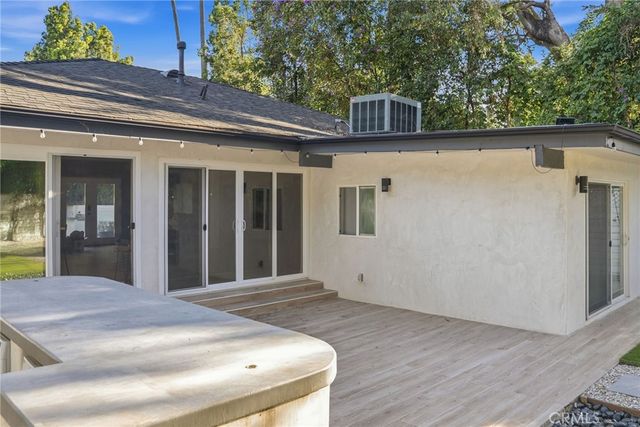13135 Chandler Boulevard, Sherman Oaks, CA 91401