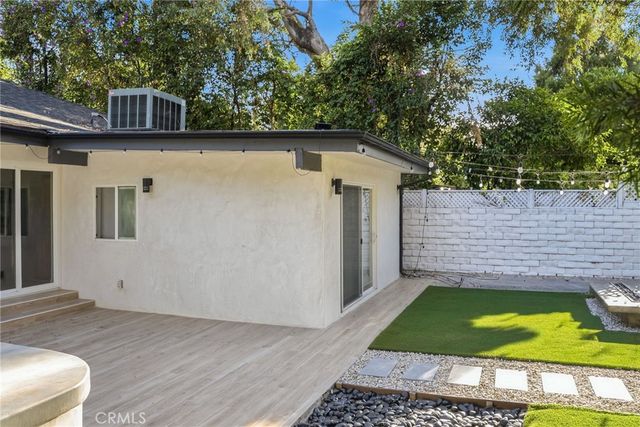13135 Chandler Boulevard, Sherman Oaks, CA 91401